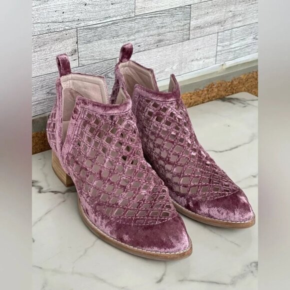 Jeffrey Campbell Taggart Booties in lush blush velvet size 8.5 - Picture 2 of 12